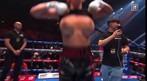 daniella hemsley flashing the crowd|OnlyFans star Daniella Hemsley flashes crowd celebrating boxing。